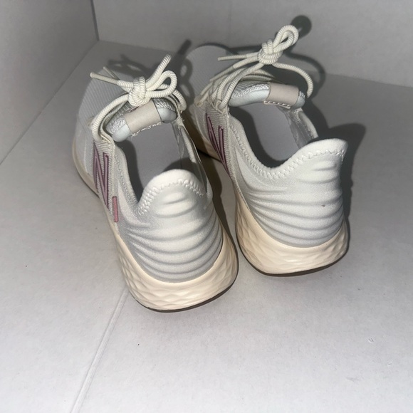 New Balance kids Sneakers in Cream and Pink size 2.5. (#142) - Picture 4 of 9